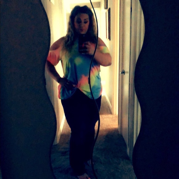 Meet your Posher, Tia - Picture 3 of 4